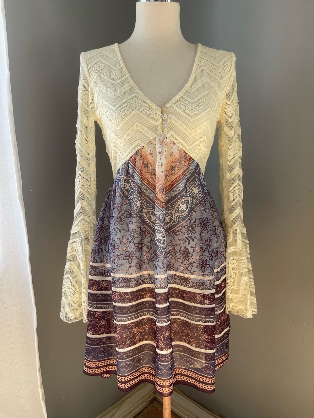 VENUS Lace Bodice Long bell Sleeve V-Neck Dress in Cream and Navy